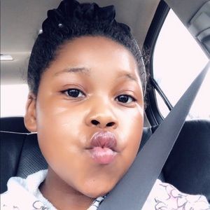 Meet your Posher, Alexia